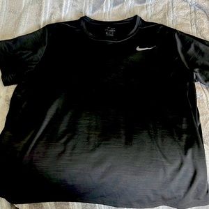 Mens Black with Silver logo Nike DriFit golf style T-shirt! Size XXL! NWOT!
